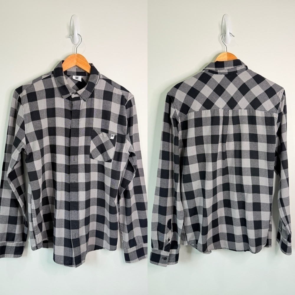 DC Black & Gray Men’s Plaid Flannel Button Up (M)